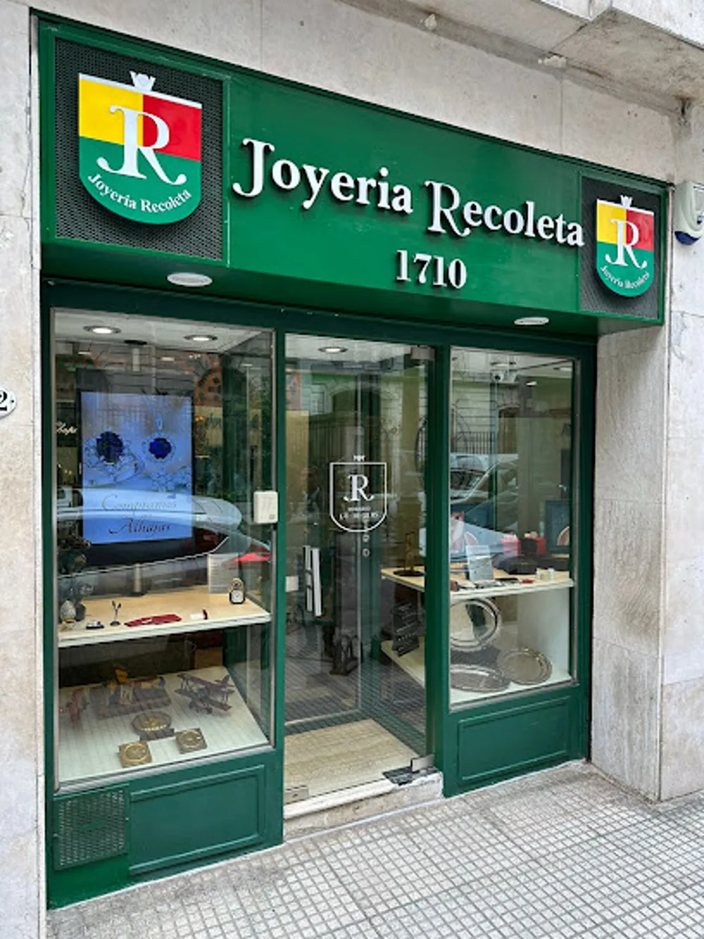 Frente de Joyería Recoleta en Recoleta 1710