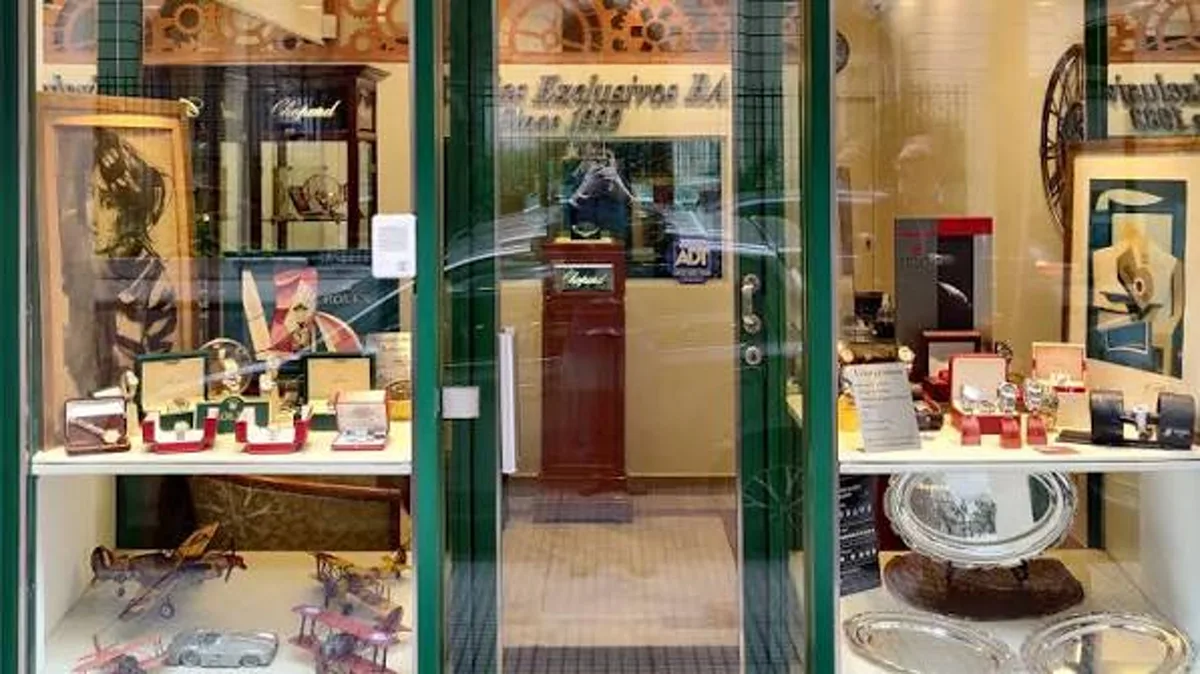Vitrina de relojería y joyería de lujo de Joyería Recoleta